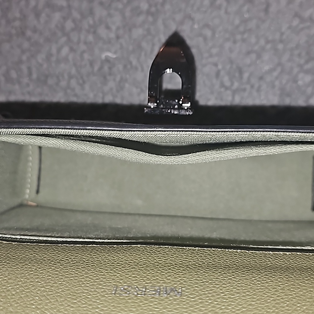 Purse - Picture 3 of 3